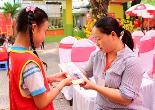 Bé làm thiệp tết chúc ông bà cha mẹ - 12