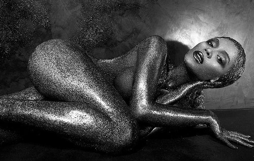 Beyonce khỏa thân phủ nhũ vàng đầy người - 3