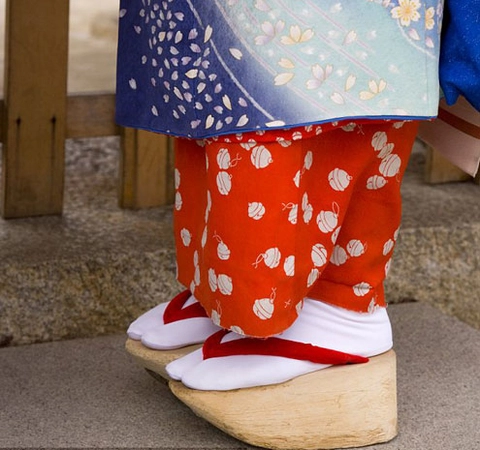 Bí mật về những đôi giày kiểu geisha của lady gaga - 4