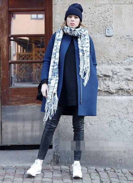 Blogger nổi tiếng khoe tài phối áo khoác với3 kiểu giày - 11