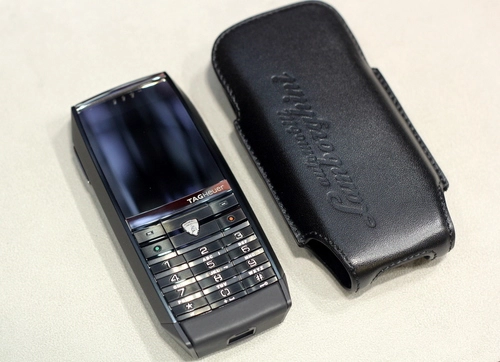 Bộ ba điện thoại độc giá trăm triệu đồng của tag heuer - 11