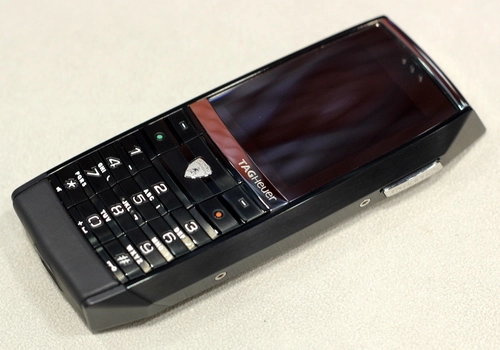 Bộ ba điện thoại độc giá trăm triệu đồng của tag heuer - 12