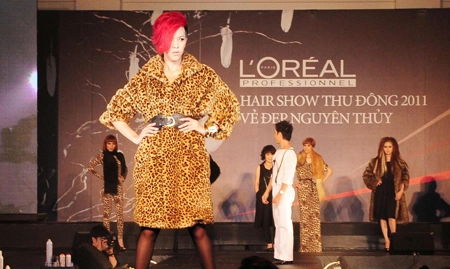 Các mẫu tóc mới lạ cho mùa noel 2011 - 7