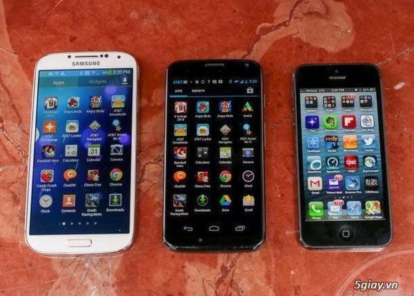 Các siêu thị bắt đầu xả hàng điện thoại iphone 5s và 5c - 2