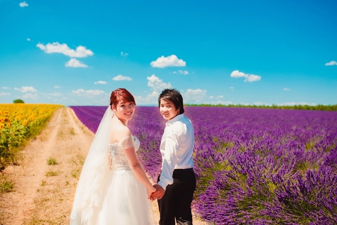 Cánh đồng oải hương trong bộ ảnh cưới của cặp đôi việt - 10