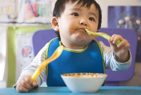 Chế độ ăn hợp lý cho bé 9 tháng tuổi - 1
