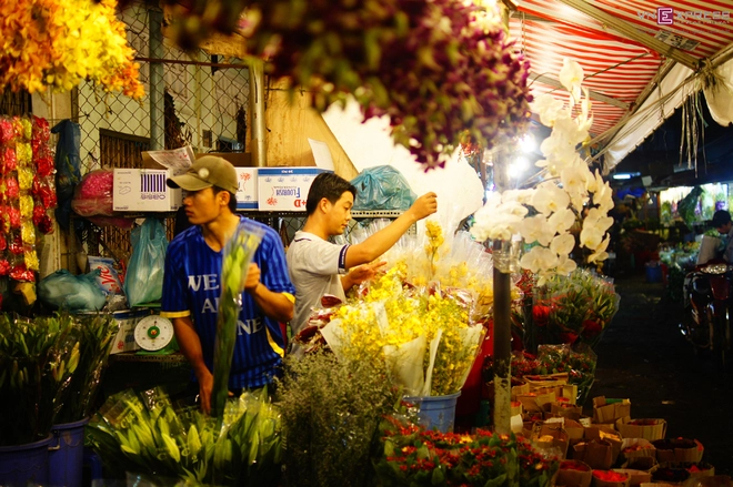 Chợ hoa đêm không ngủ ở sài gòn - 8