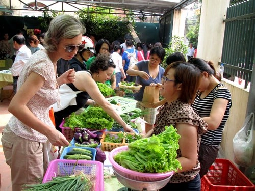 Chợ tây họp sáng thứ bảy ở hà nội - 1