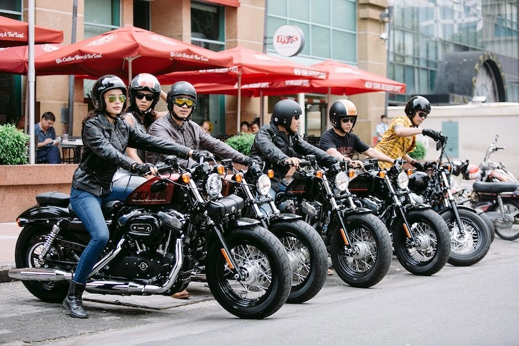 Dàn harley-davidson forty-eight lăn bánh trên phố sài thành - 1