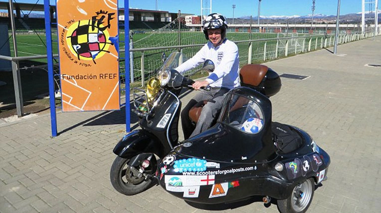 Đi từ anh đến brazil xem world cup bằng vespa sidecar - 1