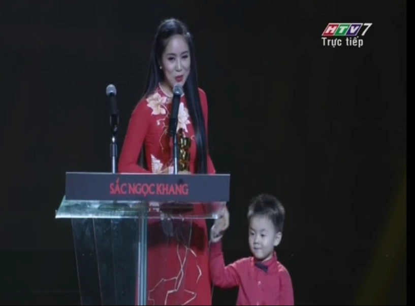 Đôi bạn ngân khánh lê phương rủ nhau chiếm giải htv awards - 3