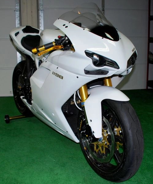 Ducati 1198 phiên bản độ trắng tinh khôi - 2