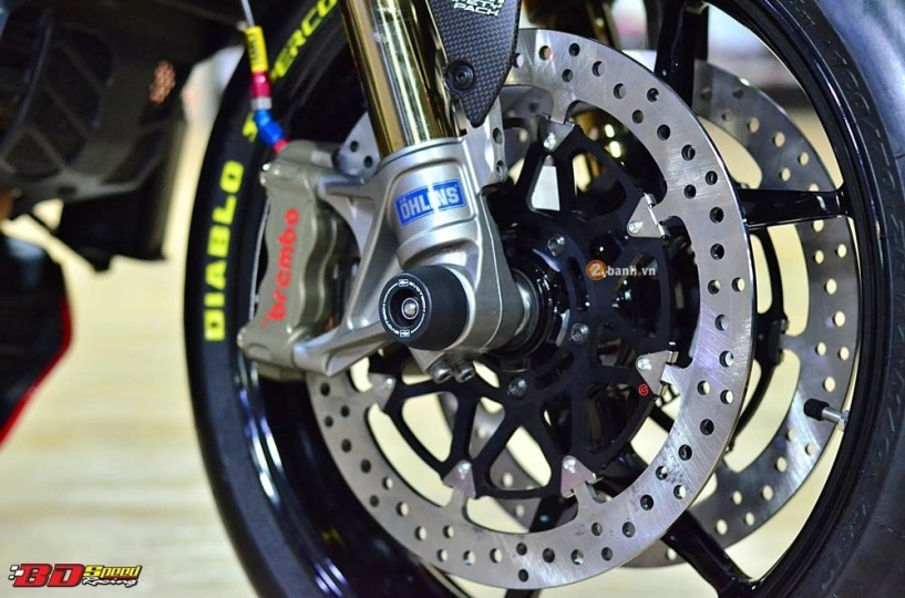 Ducati monster 1200s độ siêu ngầu với dàn đồ chơi đầy hàng hiệu - 5