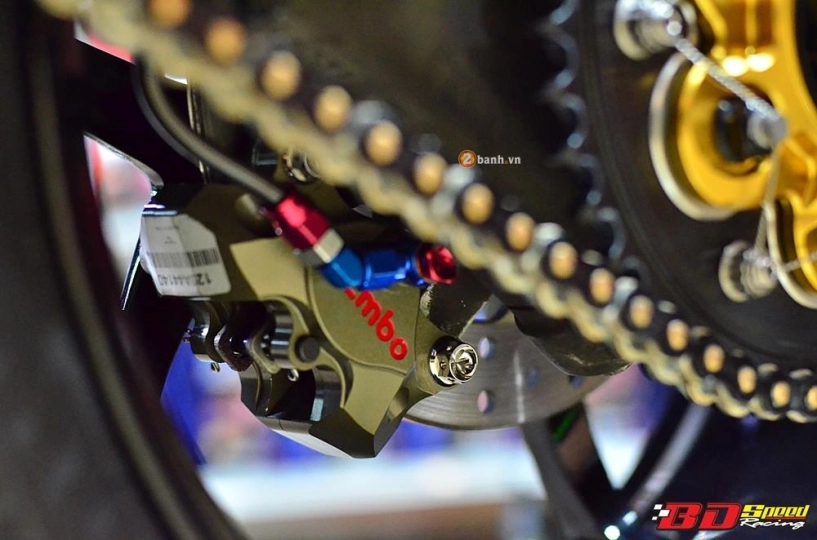 Ducati monster 1200s độ siêu ngầu với dàn đồ chơi đầy hàng hiệu - 9