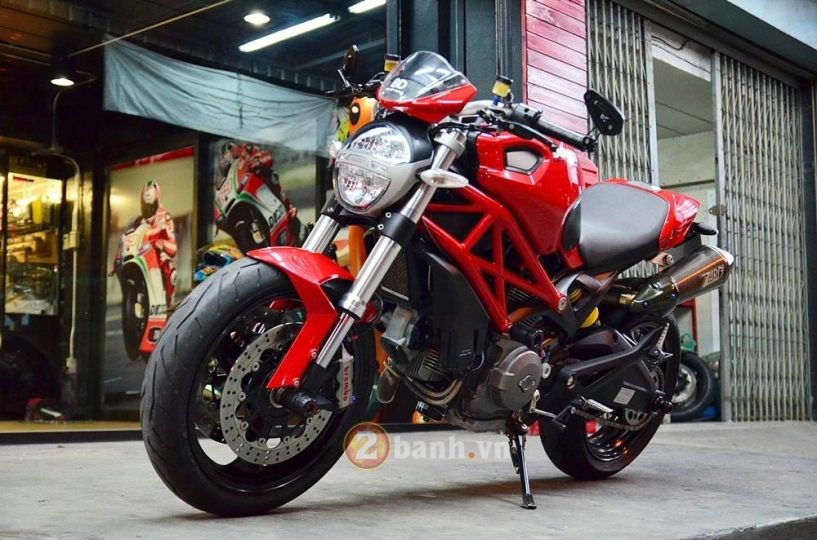 Ducati monster 795 độ đơn giản với những món đồ chơi hàng hiệu - 1
