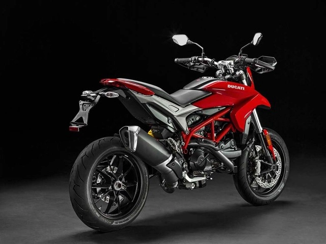 Ducati ra mắt bộ 3 hypermotard 939 hypermotard sp 939 và hyperstrada 939 - 3