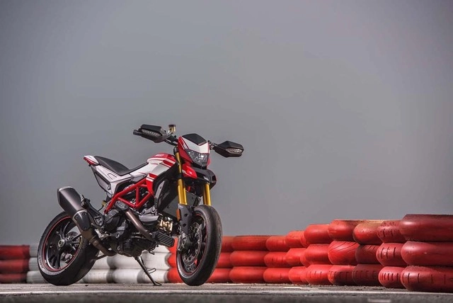 Ducati ra mắt bộ 3 hypermotard 939 hypermotard sp 939 và hyperstrada 939 - 7