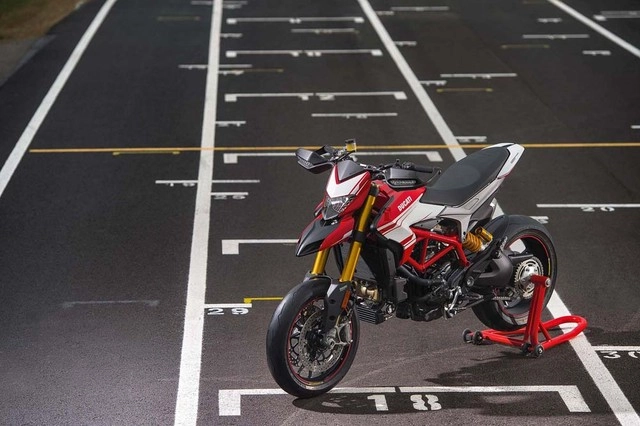 Ducati ra mắt bộ 3 hypermotard 939 hypermotard sp 939 và hyperstrada 939 - 8