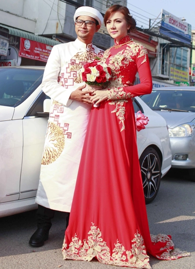Hai bộ áo dài cưới thêu hoa của ái châu - 3