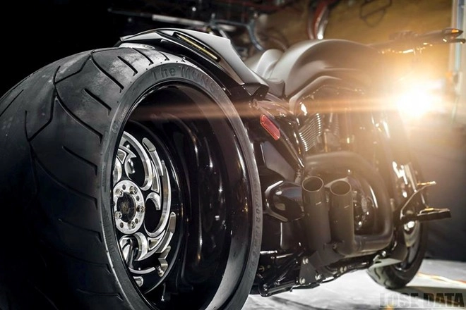 Harley-davidson v-rod độ bánh khủng tại sài gòn - 2