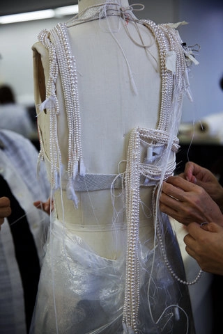 Hậu trường sản xuất bộ váy bị trộm của lupita nyongo - 5