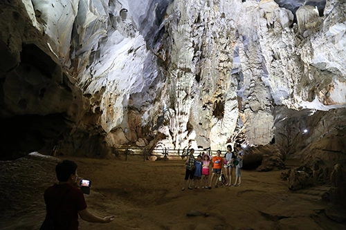 hồ không đáy bên trong động phong nha - 1