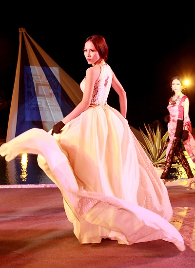 Hoa hậu đại dương trình diễn áo dài cách điệu - 9