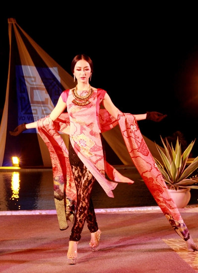 Hoa hậu đại dương trình diễn áo dài cách điệu - 11