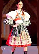 Hoa hậu hoàn vũ thi trang phục dân tộc - 9