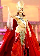 Hoa hậu hoàn vũ thi trang phục dân tộc - 10