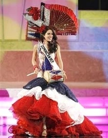 Hoa hậu hoàn vũ trình diễn trang phục dân tộc - 4
