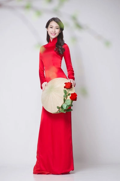 Hoa hậu thu thảo dịu dàng cùng áo dài và hoa - 8