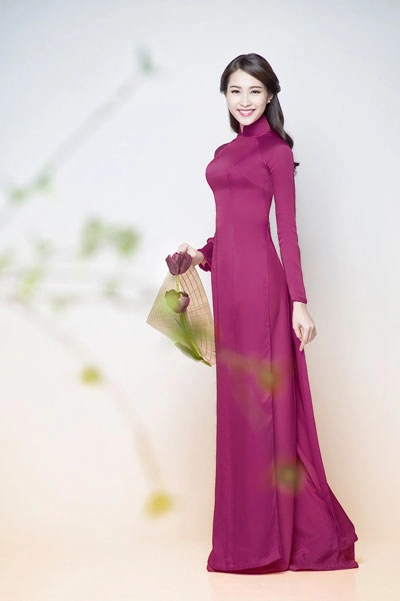 Hoa hậu thu thảo dịu dàng cùng áo dài và hoa - 12