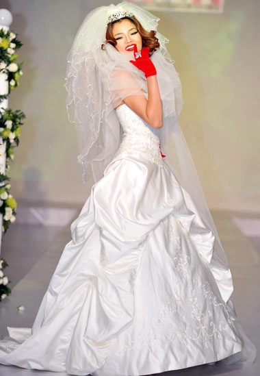 Hoa hậu thùy dung diện áo cưới cách điệu - 5