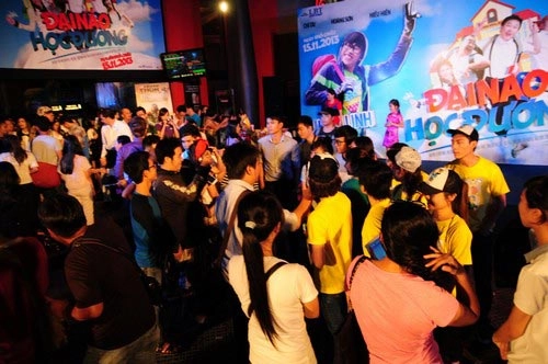 Hoài linh quậy trước phòng hiệu trưởng - 10
