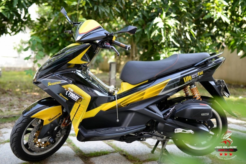 Honda air blade 125 - siêu nhân vàng xuống phố - 1