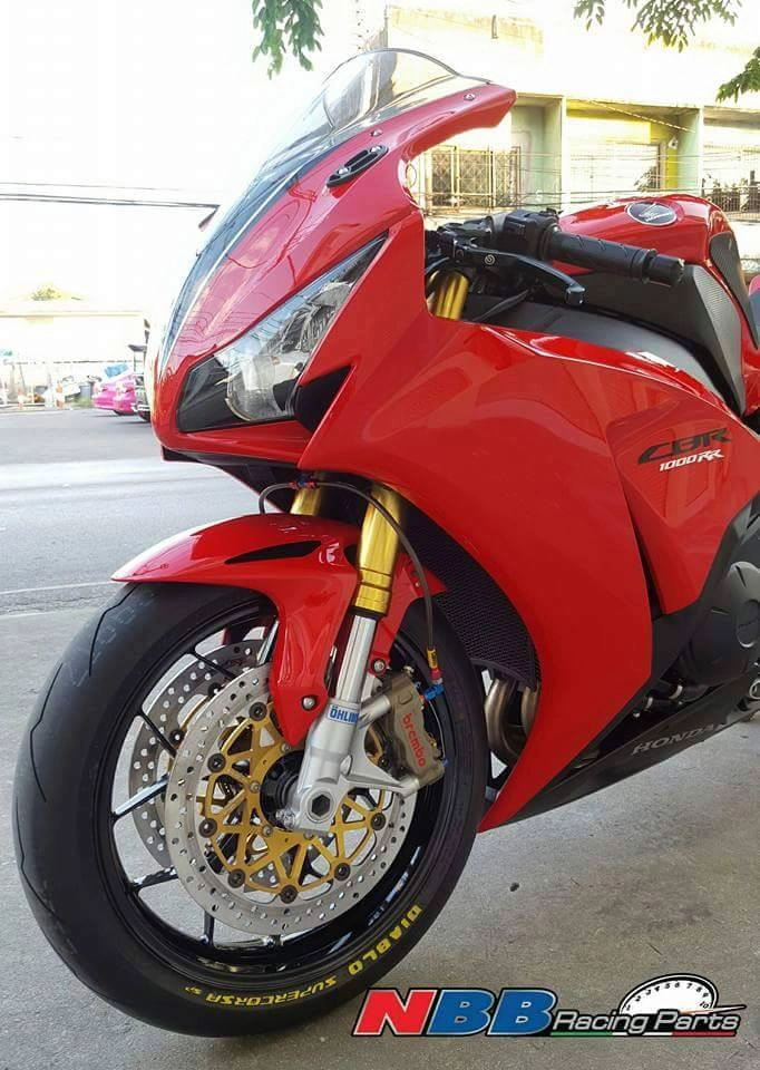 Honda cbr1000rr độ chất lừ với những option hàng hiệu - 2