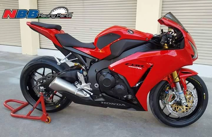 Honda cbr1000rr độ chất lừ với những option hàng hiệu - 1