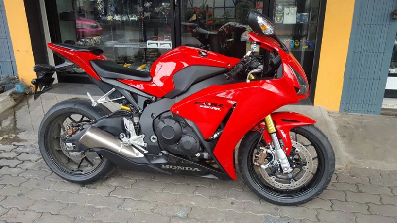 Honda cbr1000rr được trang bị nhẹ một số đồ chơi hàng hiệu - 1