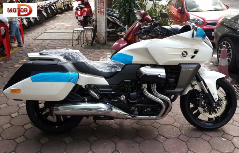 Honda ctx1300 mẫu cruiser lai touring lì lợm trang bị tối tân - 3