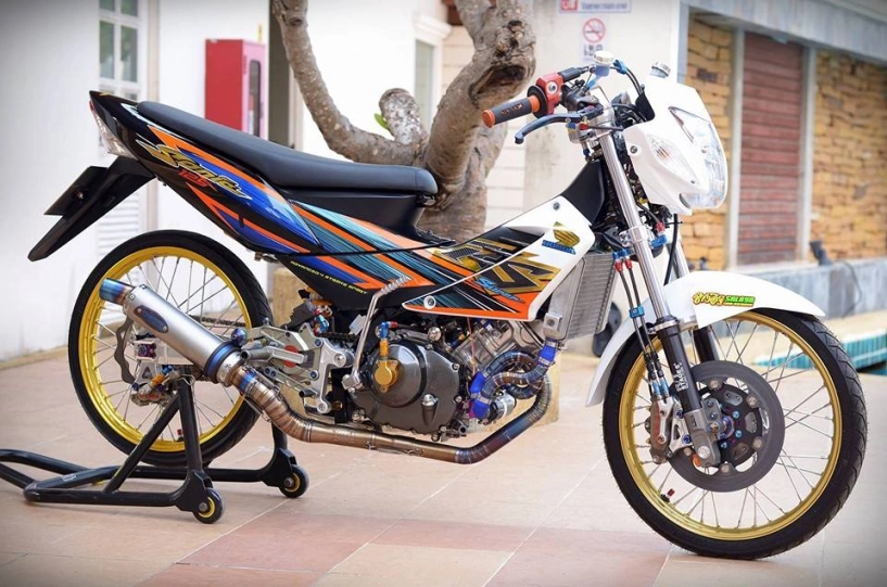 Honda sonic độ khủng đầy phong cách của biker thái lan - 2