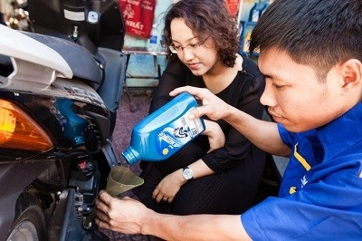 Hướng dẫn thay nhớt xe ở nhà đúng cách - 3