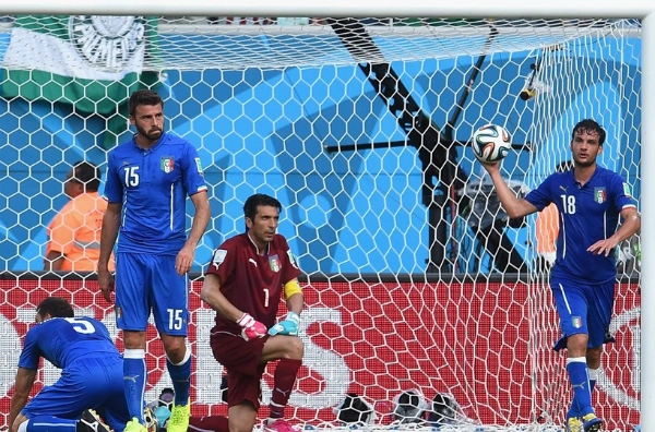 Italy 0-1 uruguay bê tông sụp đổ - 3