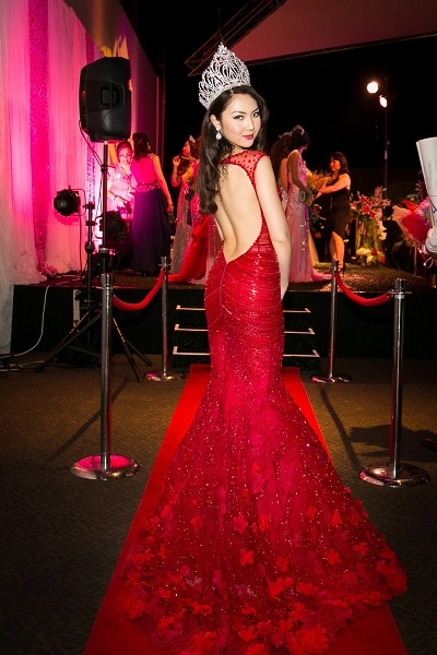 Jennifer chung lộng lẫy trong đêm miss asia american - 5