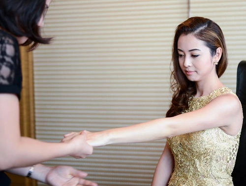 Jennifer phạm chăm chút vẻ ngoài dự sự kiện - 5