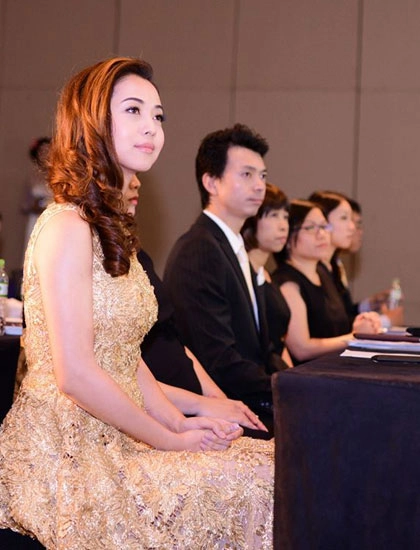 Jennifer phạm chăm chút vẻ ngoài dự sự kiện - 6