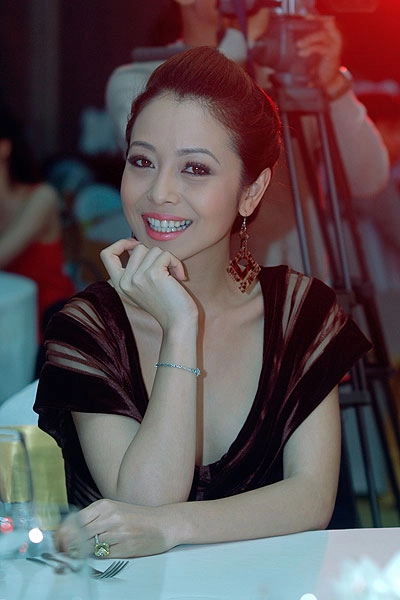 Jennifer phạm phô ngực đầy - 5