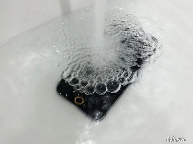 Khả năng chống nước của điện thoại iphone - 3