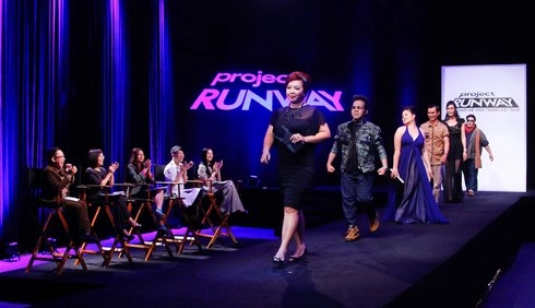 Khách hàng project runway đòi giống mai phương thúy - 13