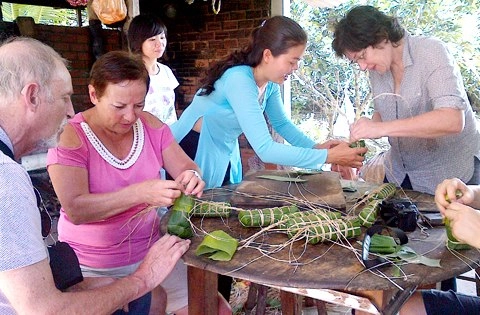 Khách quốc tế xông đất đầu năm - 1